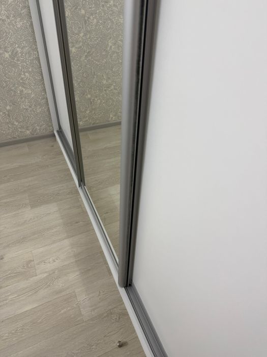 Продам шифоньер-купе бел