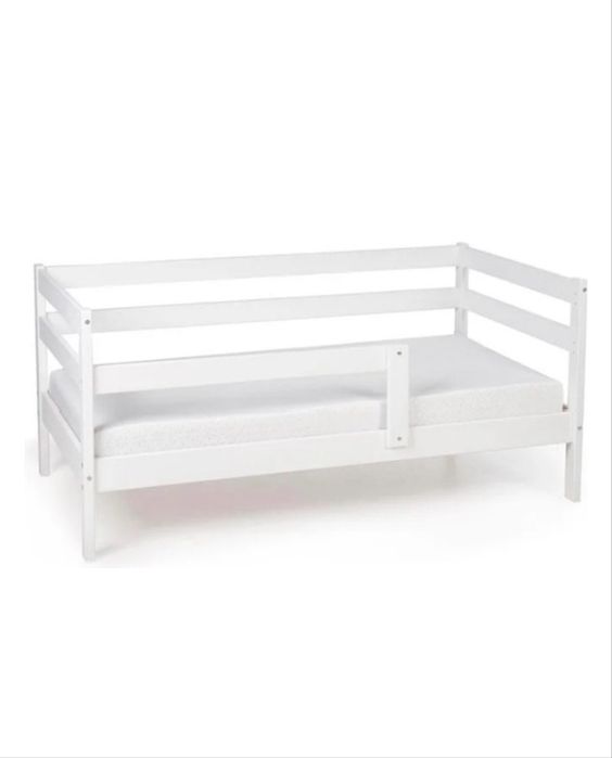 Кровать с матрасом