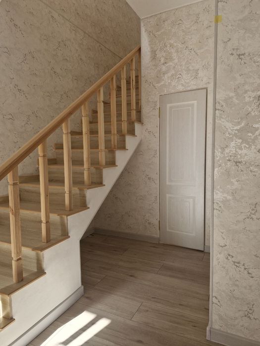 Шошилинч Лайлак махаллада(Сергели) янги қурилган котеджлар сотилади.