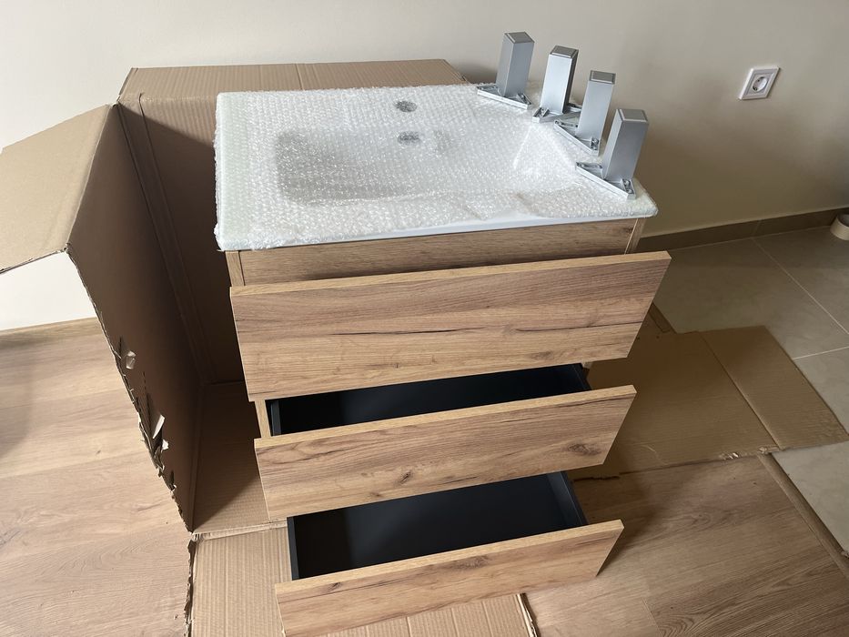 Шкаф за баня  ……