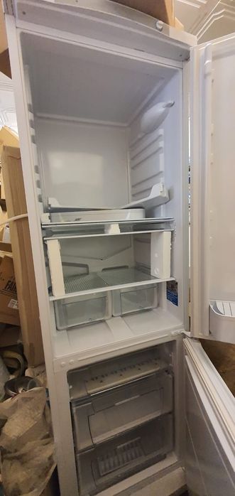Продаю 2 холодильника Индезит SB185