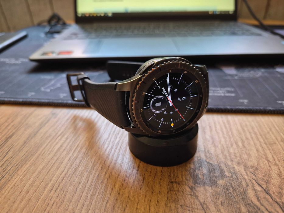 Продам часы Samsung  Galaxy Gear S3