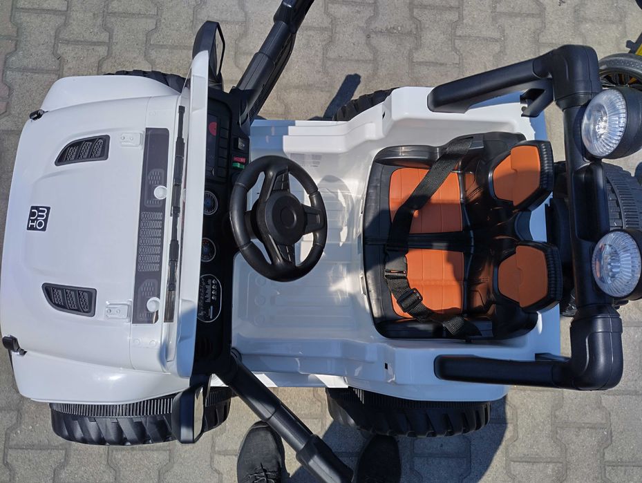 US Двуместен акумулаторен джип FUEGO 4x4