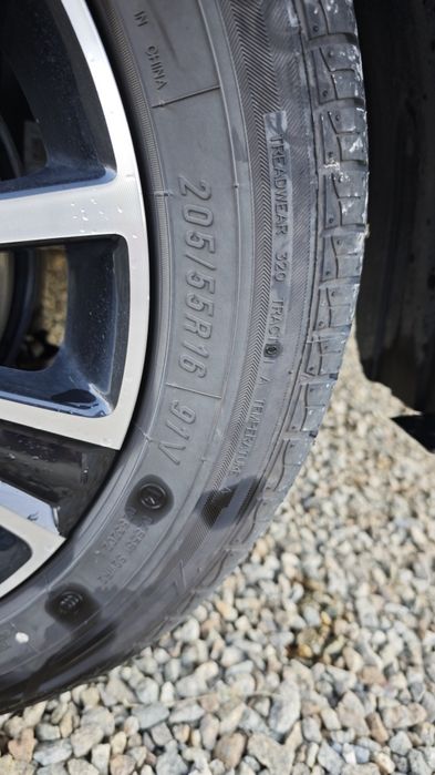 Продам шины Maxxis R16