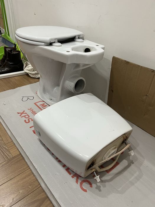 продается унитаз с бочком