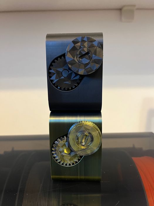 Calendar mecanic flip, 3D printat, unicat – decor birou/cadou