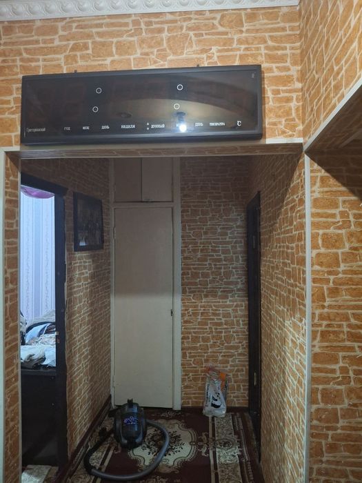 Nizomiy 16 b da 4 xonali kvartira sotiladi