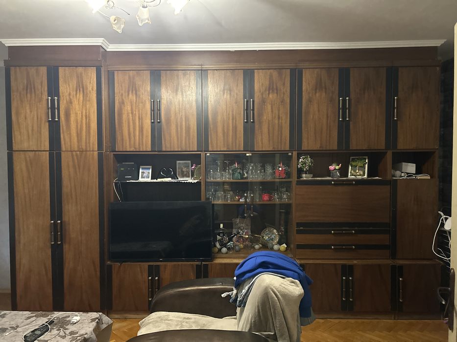 Продава се: Масивна секция за хол (ретро класика)