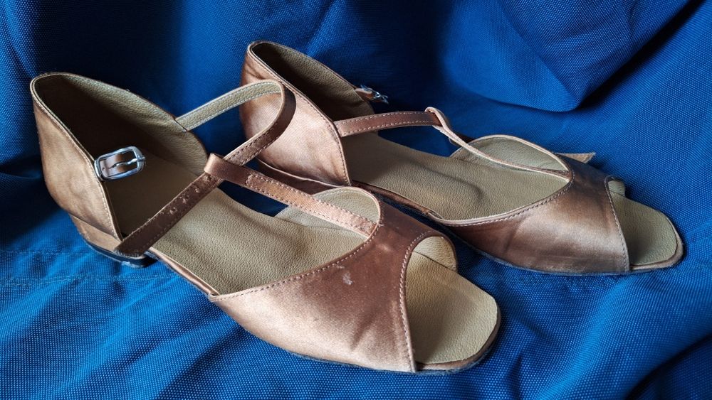 Обувки за спортни танци