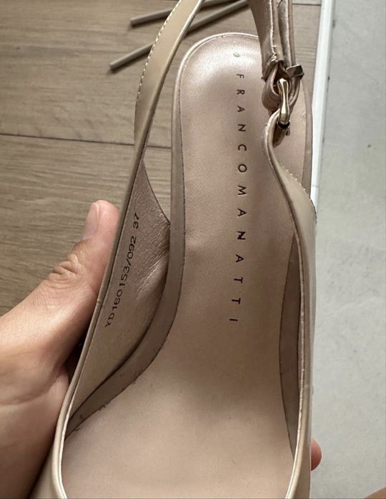 Босоножки новые