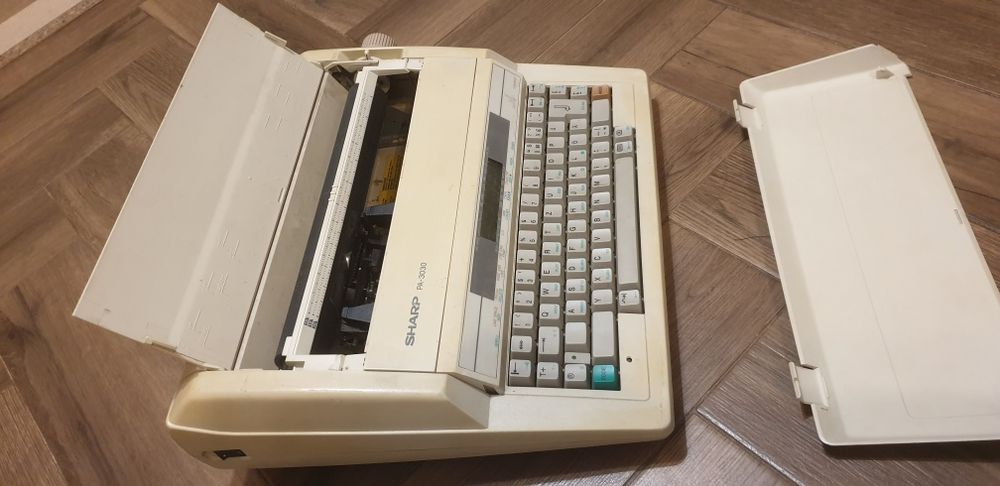Masina de scris electrica SHARP  PA-3030