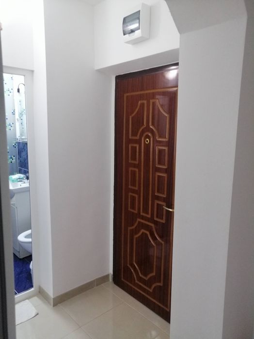 Închiriez Garsonieră