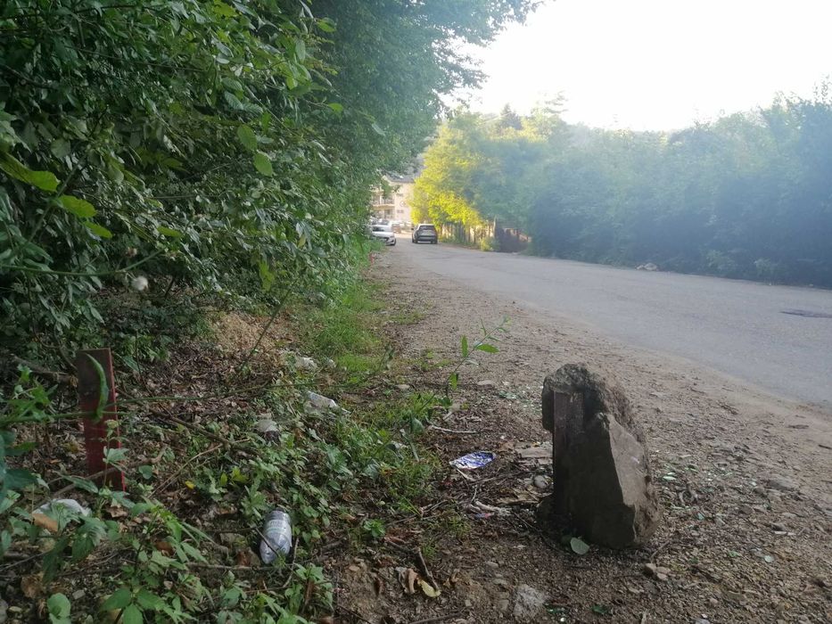 Vând teren extravilan, 20.000 mp, pe drumul principal lacul Cincis