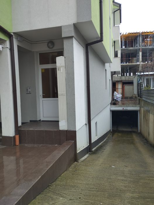 Подземен гараж  с ток