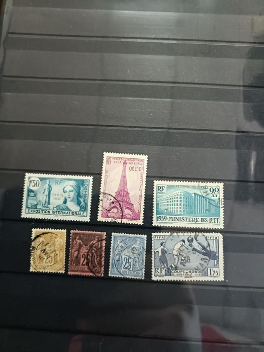 Clasor de 32 pegini, 16 file cu timbre