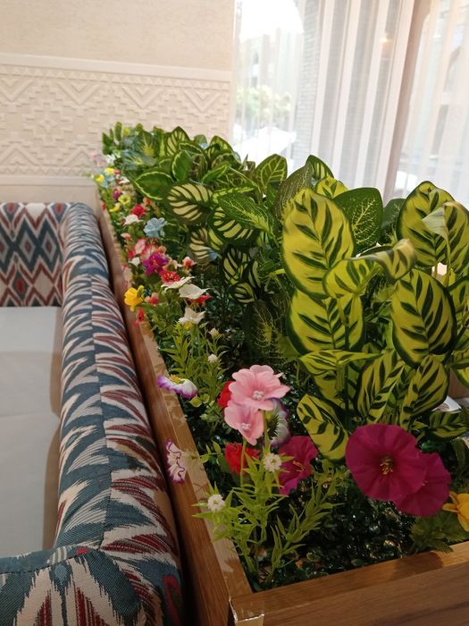 Sun'iy gullar va daraxtlar.