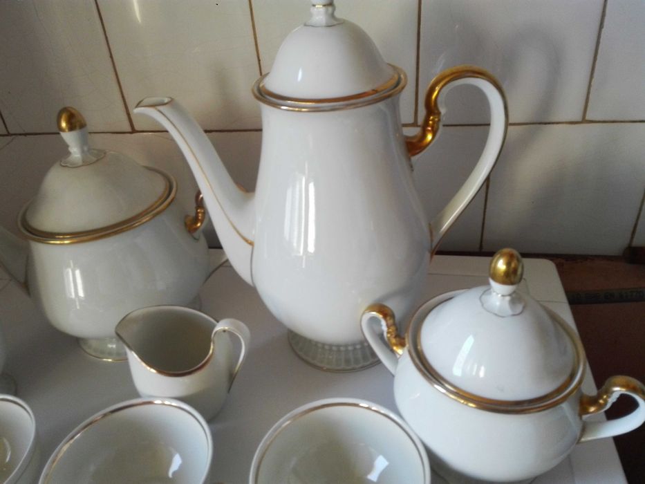 Немски сервиз за чай , попивателна  и чепкало за вълна.