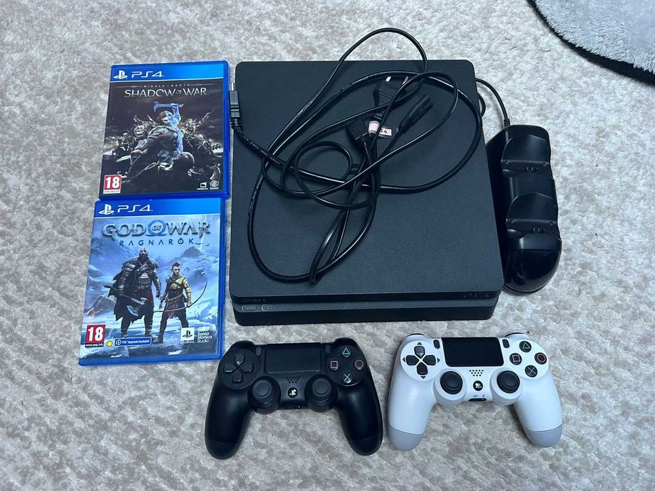 Playstation 4 Slim 1TB (PS4 Slim) + 2 manete + statie incarcare manete