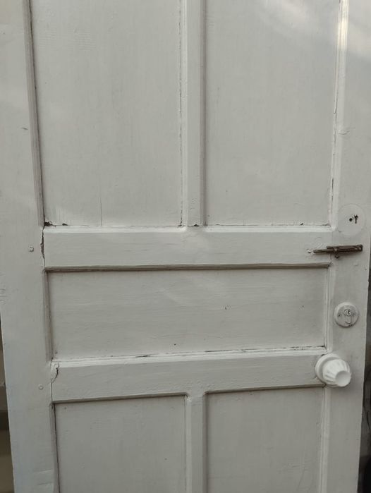 Деревянная дверь б/у