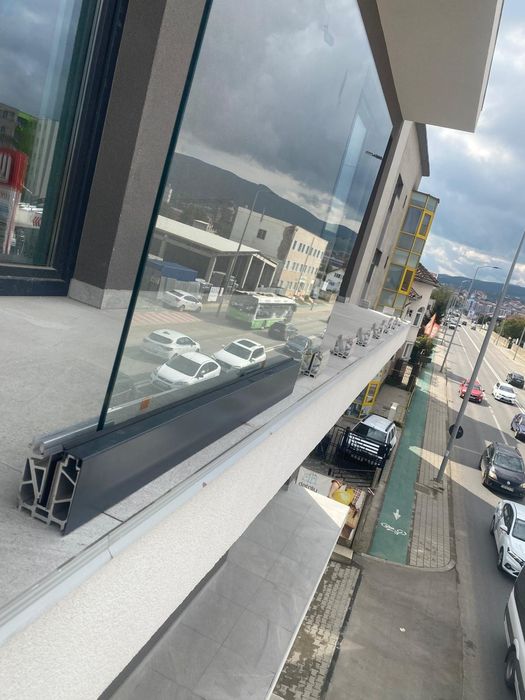 MetalGlass Cluj | Balustrade sticlă, balcoane, terase, uși culisante