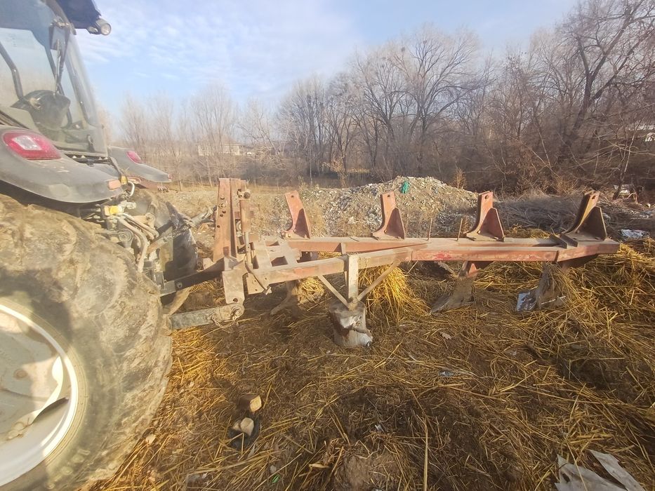 Трактор Ловол 904