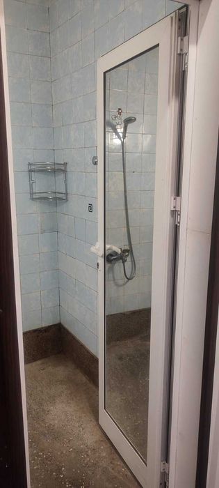 Врати - хол, баня, тераса, стъклена за магазин. Дограма