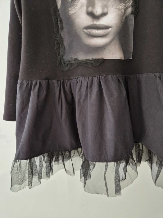 Tunica cu tablou renascentist pe piept