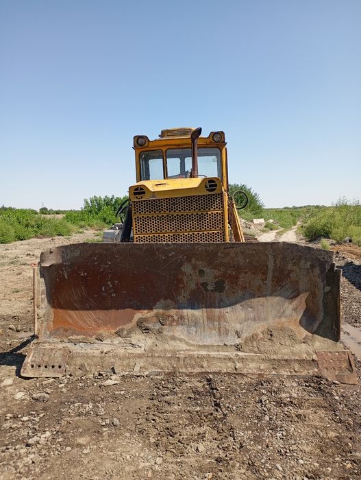 Maxsus texnika buldozer