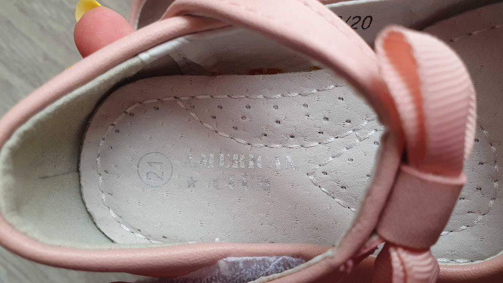 Детски розови обувки