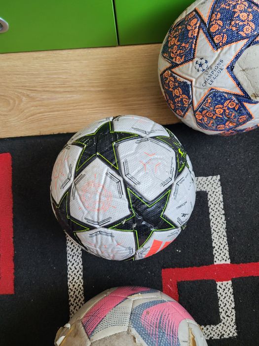 Trei mingi la pret de una