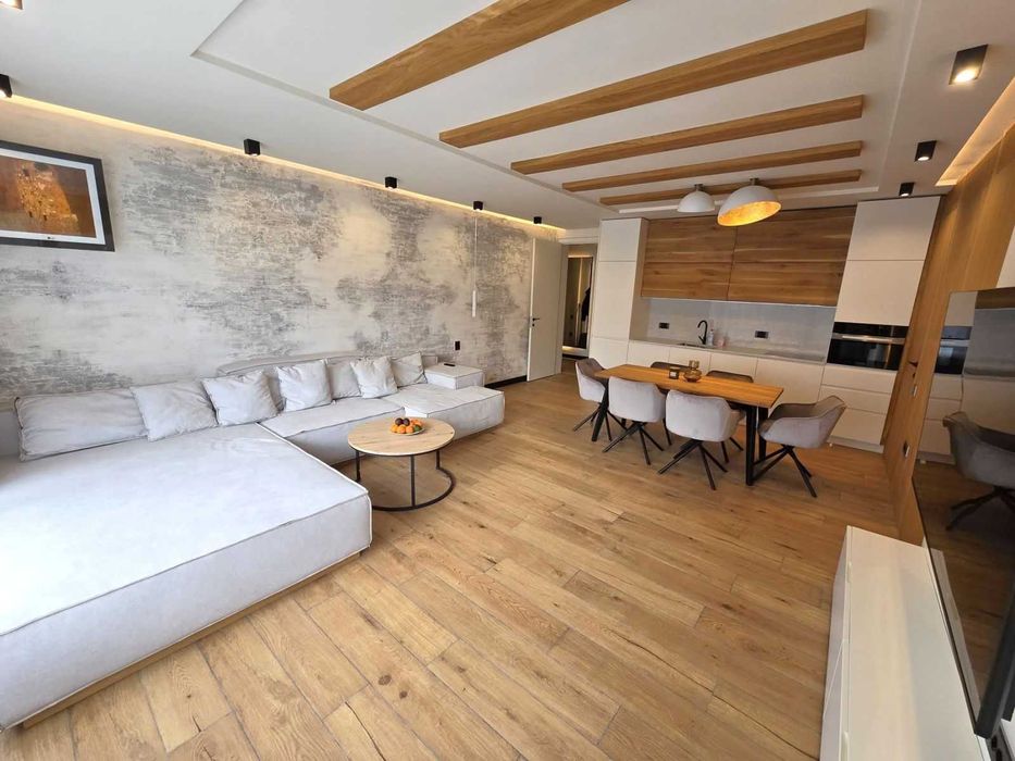 Дизайнерски обзаведен апартамент с 3 спални за продажба в Банско