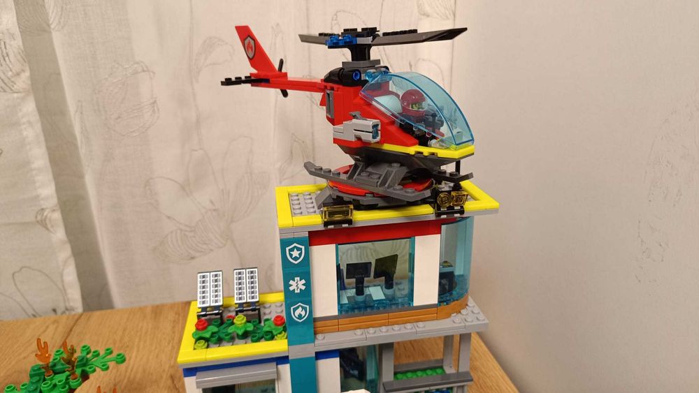 Colecție Lego City cu 6 seturi complete peste 1700 de piese