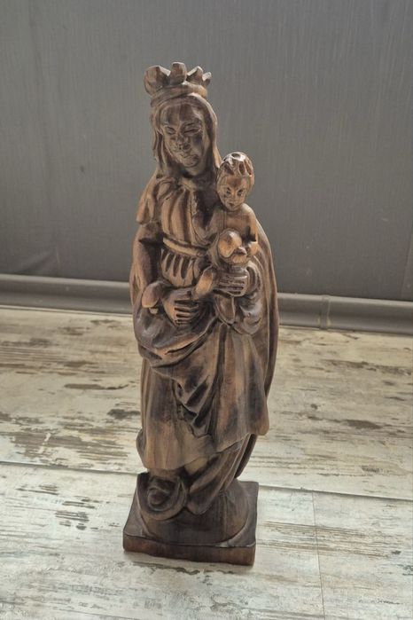 Стара дървена статуетка - дърворезба