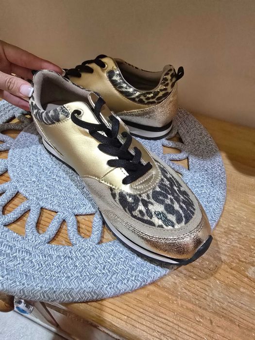 Оригинални маратонки Guess