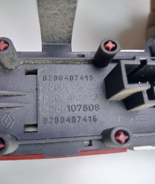 Buton avarie  inchidere centralizata 8200407415 Renault Megane a 2-a