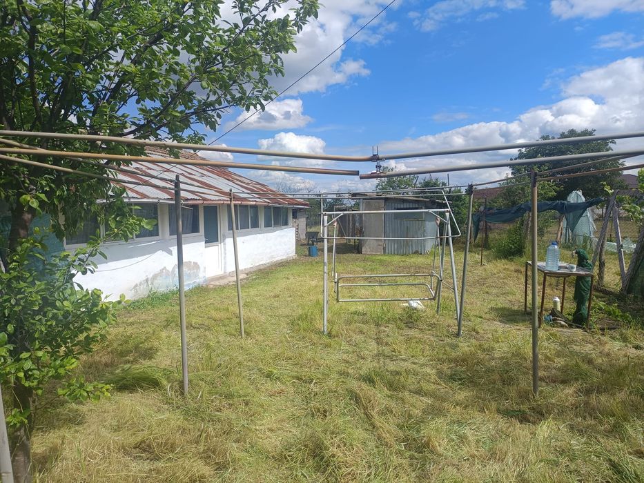 Casa si teren de vanzare