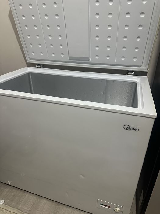 Морозильная камера. Ларь Midea.