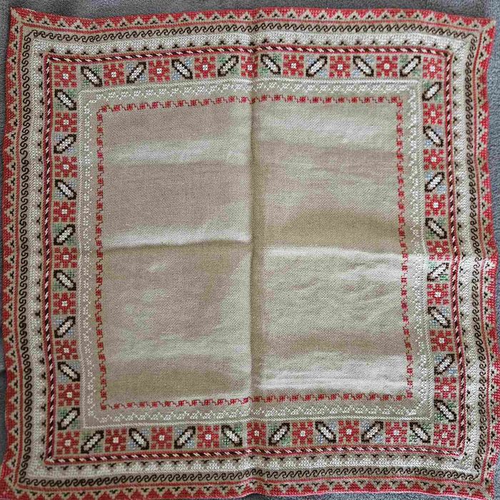 Карета с българска шевица