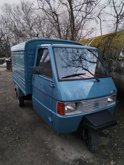 Scuter Piaggio Vespa 300 gts super sport  și triciclu  Ape 703