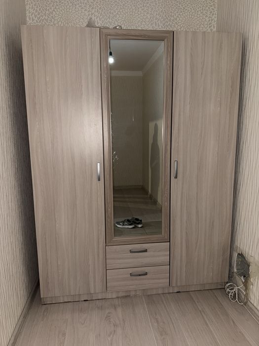 Продам шкаф для прихожей