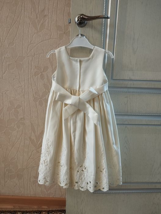 Нарядные платья на девочку 3-5 лет