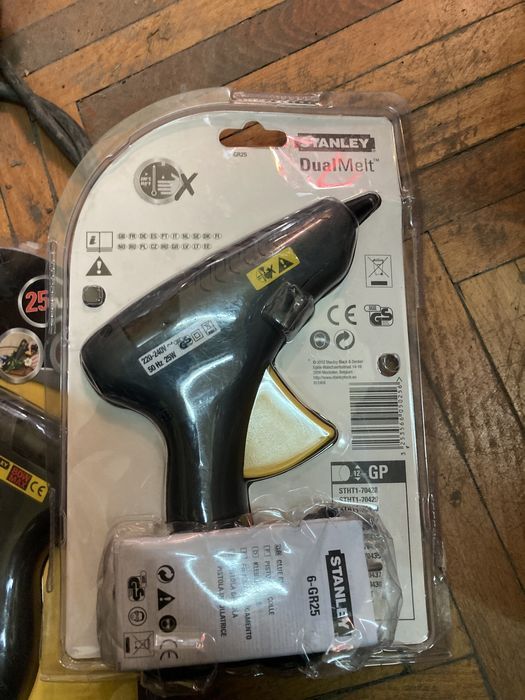 Pistol de lipici STANLEY® DualMelt™ 25 W italia