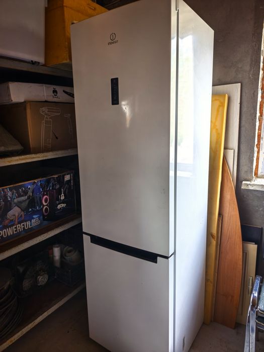 Холодильник INDESIT