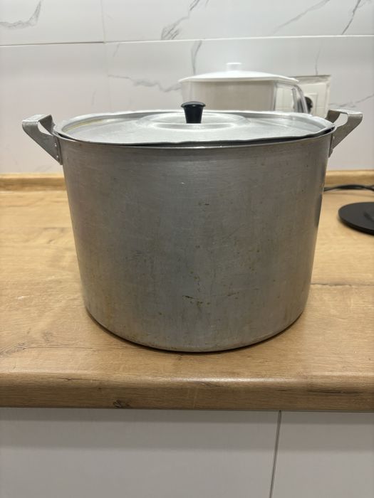 Продам кастрюля 5л -2000т