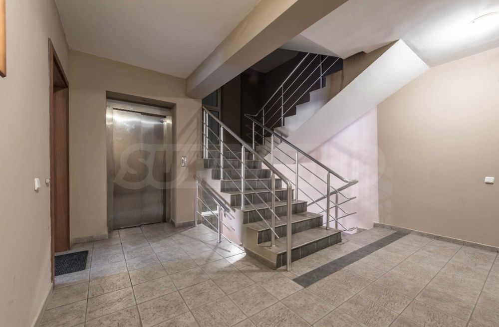 Дава се под наем Тристаен апартамент в Варна, ХЕИ - 80 кв.м за 490 € - Снимка #16