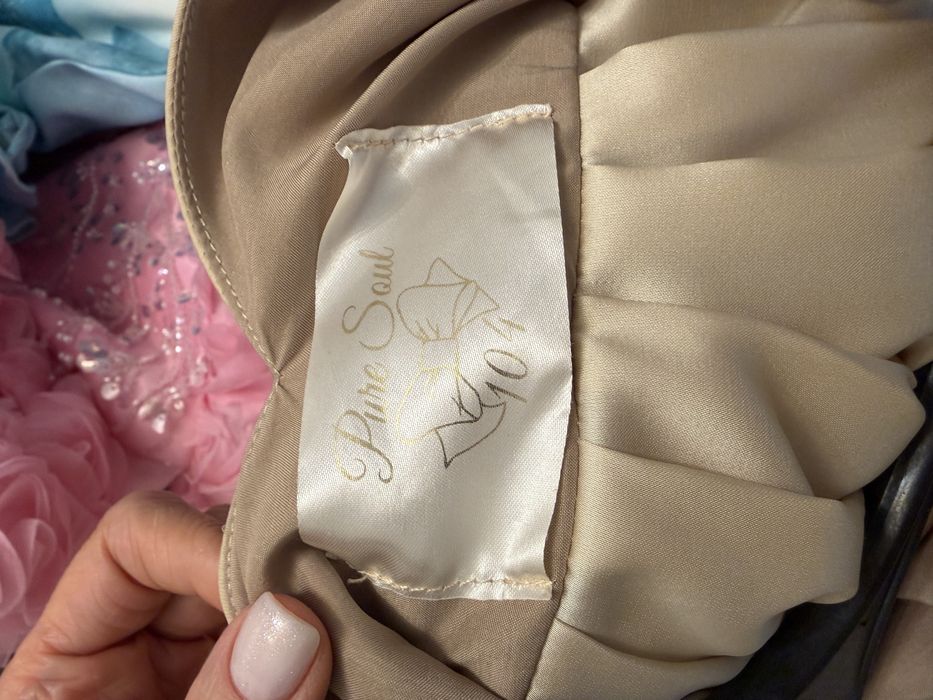 Детское  платье в золотом цвете