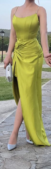 Дамска официална рокля.