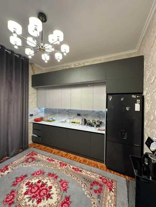 Карнок кучаси 3,2 соток 8 хона евро ховли сотилади.