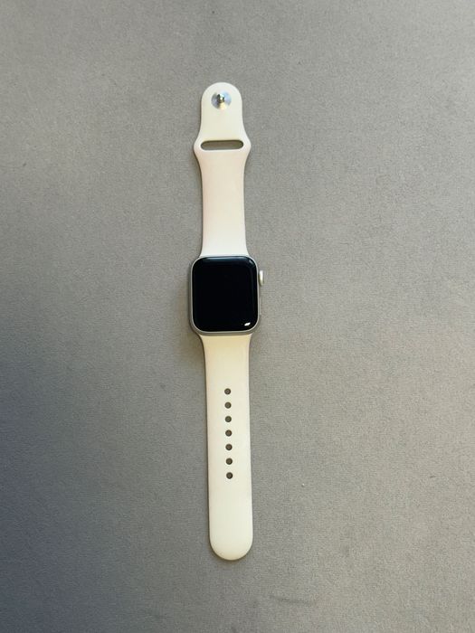 Apple Watch SE, 40 мм, алюминиевый корпус