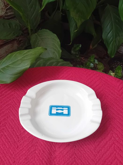 Стари  порцеланови пепелници